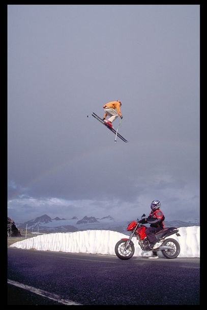 MC og sommarskidåkning :-). Foto: simen@bergphoto.net. Åkare: Per Mundhjeld.