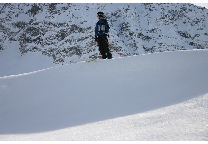 dags för lite puder pundande vid montfort massive. Foto: johan blom. Åkare: victor segergren.