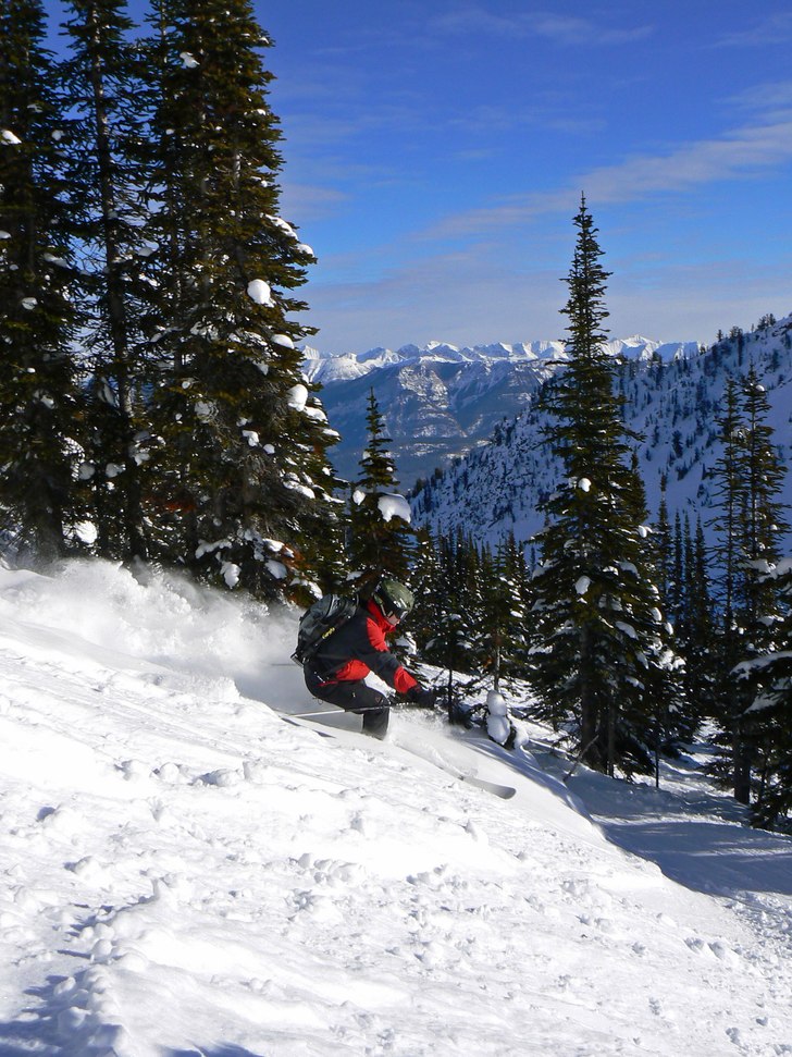 Vi letar orört puder i Kicking Horse. Foto: Stefan Vikberg. Åkare: Patric G Renström.