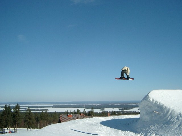 Sköönt hopp i gesundabergets park. Foto: Emil Dahlin. Åkare: Daniel Kalin.
