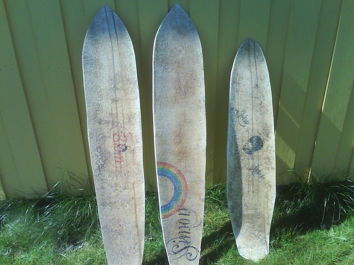 hemma byggd longboard, min bräda i mitten. Foto: jag Simon Martinsson.