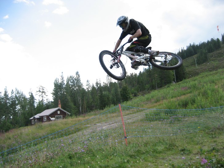 skoterramp. Foto: Jimmy Wallin. Åkare: Fredrik Larsson (jag).