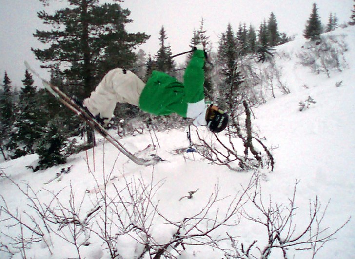 Kniiiipt salto!. Foto: Tobbe Sellfors. Åkare: Werner.