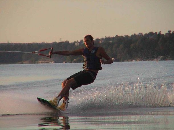 Jag är ute och cruisar med wakeboard, fett soft. . Foto: Björn Hagberg. Åkare: Mikael Hagberg.