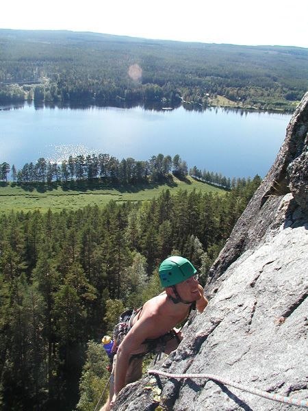 Led: Onda ögat, 6.    Längst upp på första rep. Foto: Fredrik Olofsson. Åkare: Niklaes Nathén.