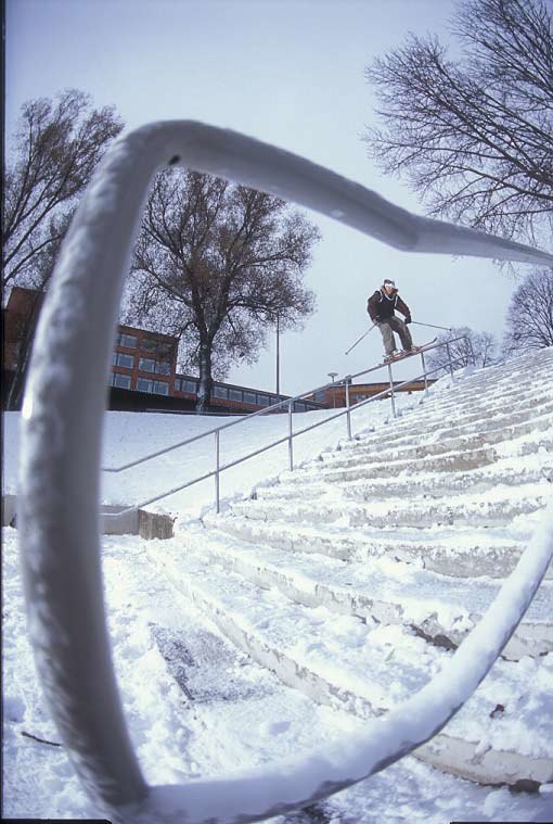 Rakt räcke utanför Stockholms Stadion en kall no. Foto: Alexander Klun. Åkare: Jacob Wester.