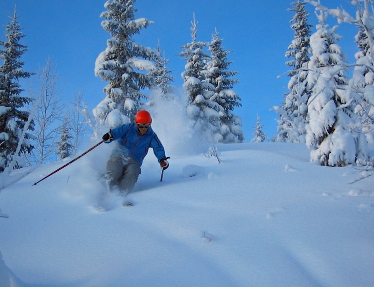 En riktigt fin dag på Kåbban med ca.20 cm nysnö. Foto: Stefan Vikberg. Åkare: Fredrik Nordsvahn.