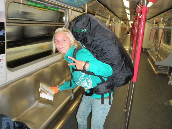 Mellanlandning i Hong Kong (backpacking Thailand 2. Foto: Sebastian Andersen. Åkare: Felicia Liljegren.
