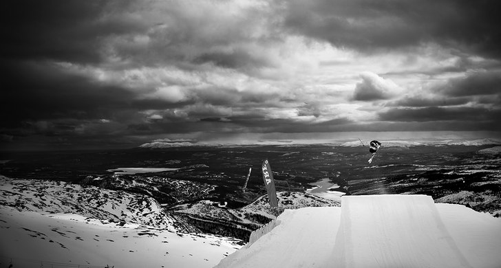 Elias reppar Young Gunz och visar upp stil.

Mar. Foto: Marcus Rönne. Åkare: Elias Waltersson.