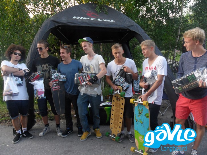 Vinnarna av Ripcurl Longboard Tour 2011. Foto: Sebastian Ytterberg. Åkare: Philip Vasdekis, Niklas Stenson, Oliver Aikins, John Olsson, Gustav Tingelöf, Ludwig Skans, Axel Klang.