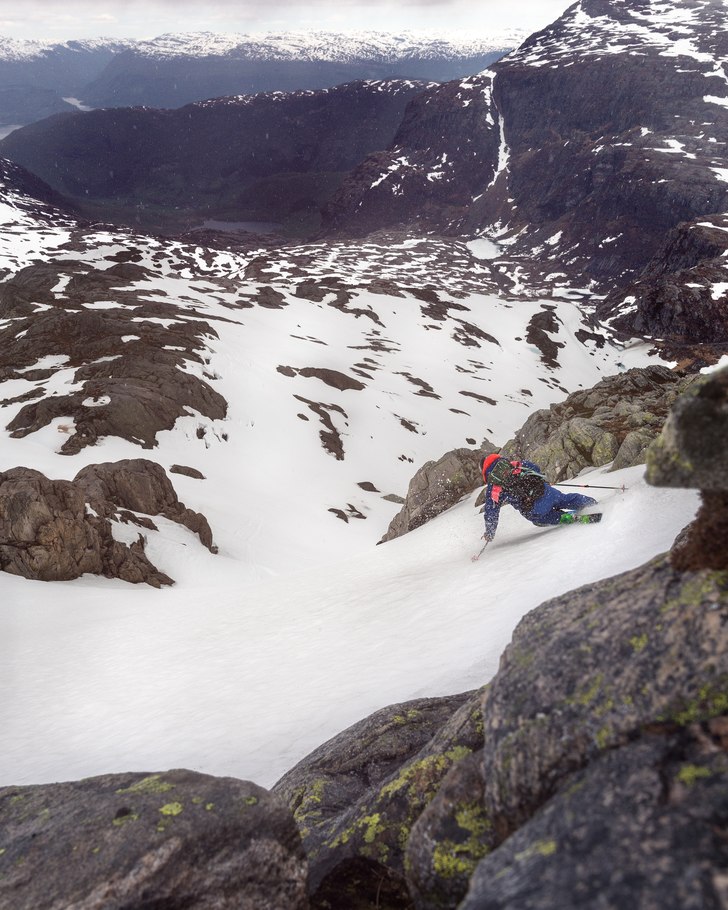 Wille lägger en vänstersväng på väg ned för .