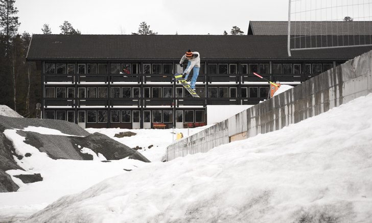 Ett polejam to dropp i Hemsedal.. Foto: Jonas Frid. Åkare: Mattias Pow Larson.