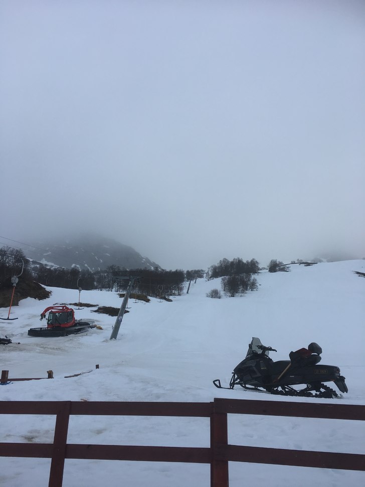 Lørdag 8/4
Nå er det tåke, +3 i bunn av bakken .