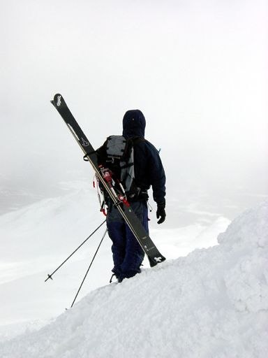 Tufft väder men härlig utsikt på Grönfjällsto. Foto: Magnus Lageson. Åkare: Fredrik Ericsson.