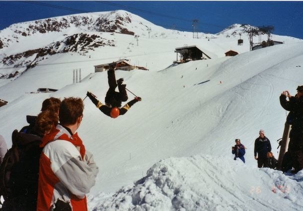 Vinnarhoppet i LSIF´s picknick session Les2Alpes . Foto: Henrik Jonssons vän. Åkare: Henrik Jonsson.