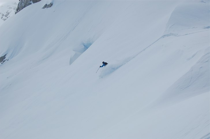 Åkning i Blackcomb Glacier.. Foto: Andreas Nilsson. Åkare: Jonas Andersson.