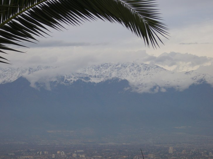 Bild på Santiago stad och bergen i bakgrunden! = . Foto: Camilla Johnsen.