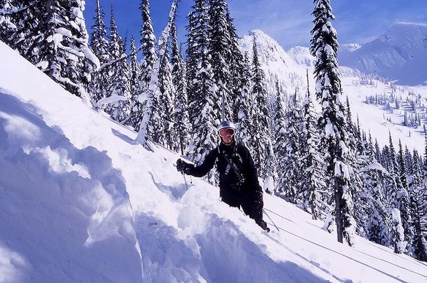 Vi är halvägs och i bakgrunden skymtar vårt må. Foto: Jesper Andersson. Åkare: Thomas hellström.