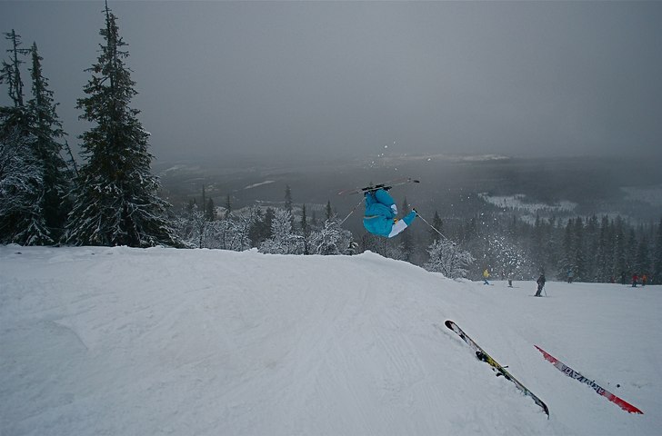 Stort hopp... Foto: Jim Andersson. Åkare: Sebastian Johansson.