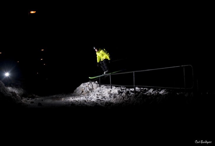 Kinkan railar lite på handrail. Foto: Carl Sandquist. Åkare: Gustav Kindgren.