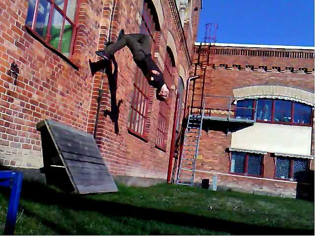 Wallflip efter jobbet.. Foto: Fredrik Tjärnlund. Åkare: Fredrik Tjärnlund.