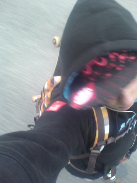 ja på brädan, me brädan på ryggen :P. Foto: jaajajajaj. Åkare: ajajja.