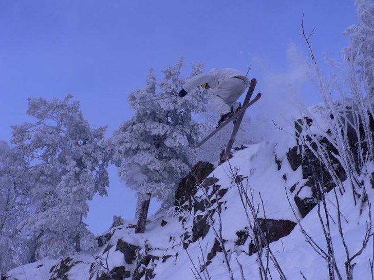 ett dump under natten = 180 dropp från en klippa. Foto: Daniel Granberg. Åkare: mig.