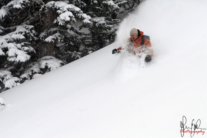 David kör first tracks morgonen efter att vi fåt. Foto: Jonas Emilsson. Åkare: David Merritt.
