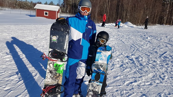 Håller på att lära min 8 åring att åka bräda.