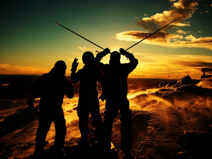 på toppen i trysil :D. Foto: Jonathan Duek. Åkare: från vänster : Jakob Ovall(Jakethebreak freeride) Simon Eriksson Lukas Hallquist(jag).