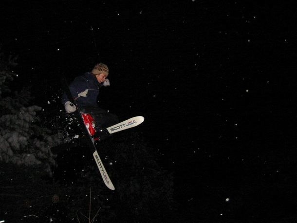 tröttnade på att vänta på skidbacken så vi by. Foto: Jonas Glaad. Åkare: Ovil.