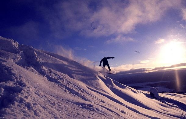 åker offpist. Foto: Magnus Eriksson. Åkare: okänd.