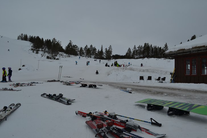 Vi blir iallfall ikke solbrente ;) 
Barnebåndet b.