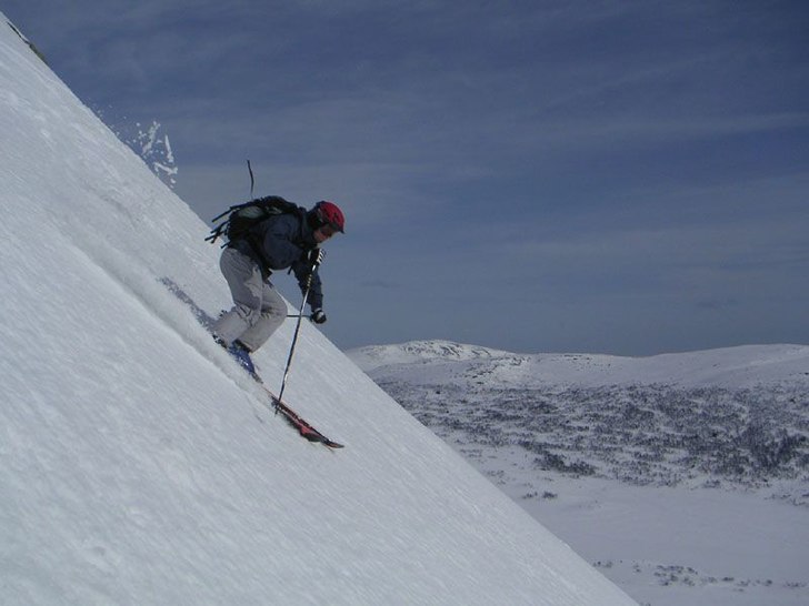 Härlig sluttning med perfekt slask i solsken! *mm. Foto: Kristian Lidin. Åkare: Andreas Andersson.