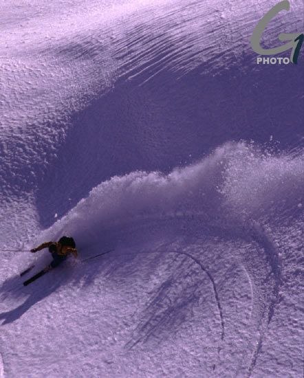Canadian freeskier Jonas Delogne having a go at it. Foto: Yves Garneau. Åkare: Jonas Delogne.