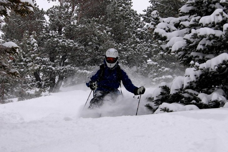 Ännu en bild med underbar snö upp till midjan... Foto: Lucas Skalleberg. Åkare: Max Larsson.