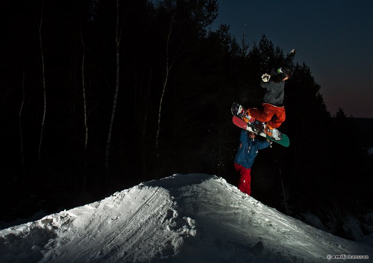 Slängde upp ett litet hopp mitt i backen!
emiljo. Foto: Emil Johansson. Åkare: Sackarias John.