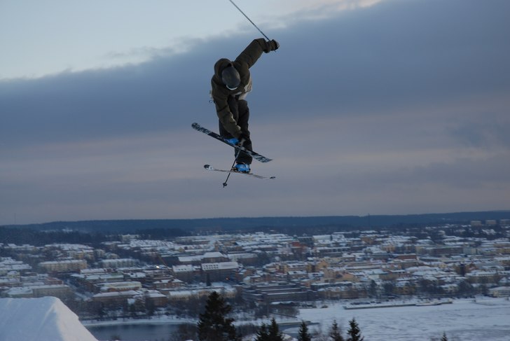 hopp över Östersund. Foto: henke. Åkare: tobias björk.