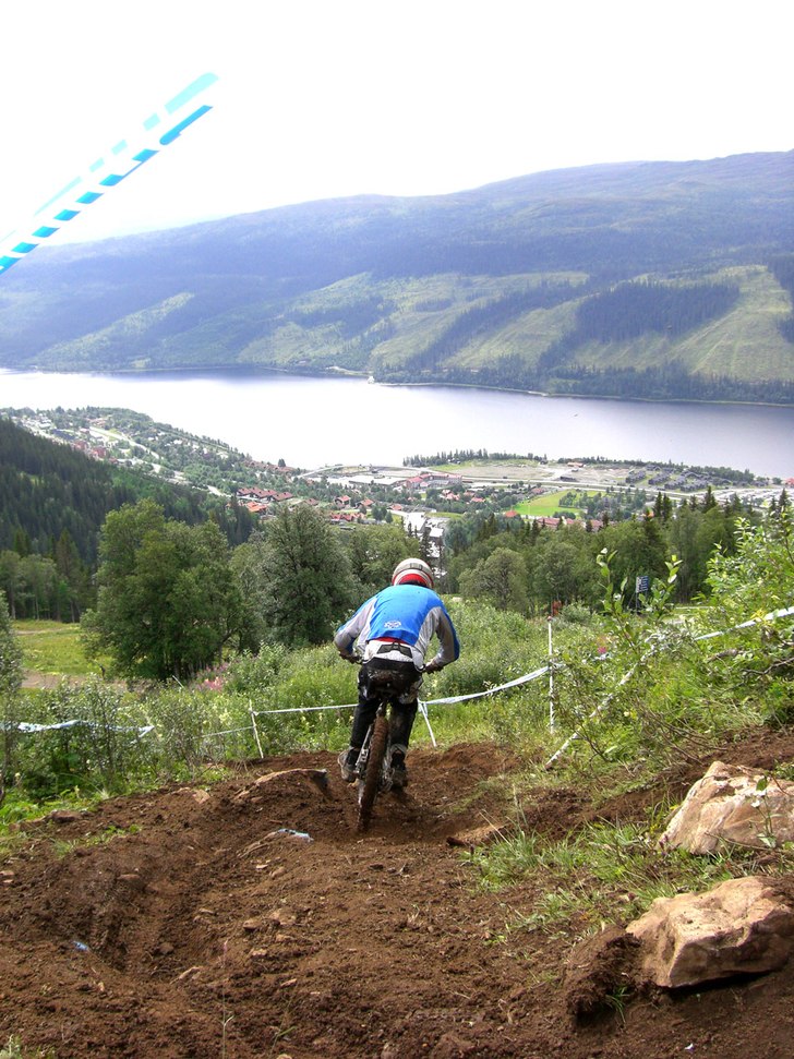 Nordiska mästerskapen i downhill. Foto: Erik Brohagen. Åkare: Inte en aning.