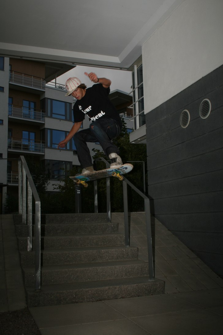 David hoppar en lång 6a. Foto: Simon Berggren. Åkare: David Husberg.