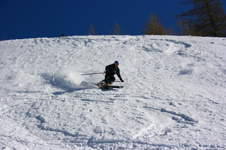 Poppe kör som vanligt på kraft. Det är drag i h. Foto: Alexander Roglar. Åkare: Pontus Roglar.
