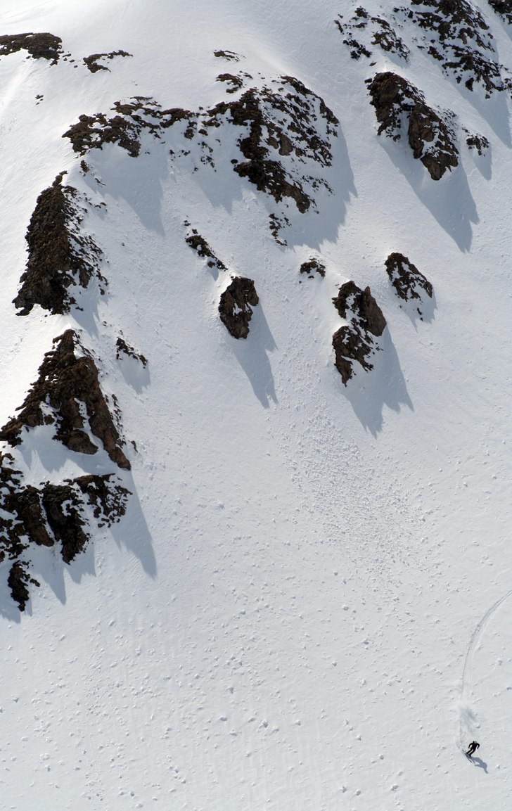 Vi hikade Secret Walley i Tignes och åkte ospåra. Foto: Linus Hougland. Åkare: Simon Sjöberg Team Salomon.