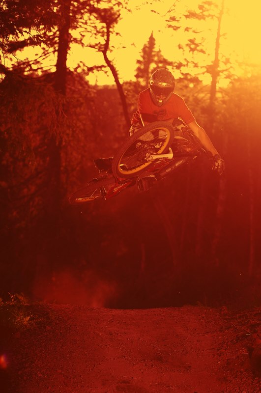 Efter en helg med SM-guld i både downhill och 4X . Foto: Mattias Fredriksson. Åkare: Robin Wallner.
