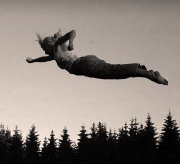 Jag är ute på en flygtur på midsommarafton...... Foto: Stonedeafs brorsa.. Åkare: Magdalena.