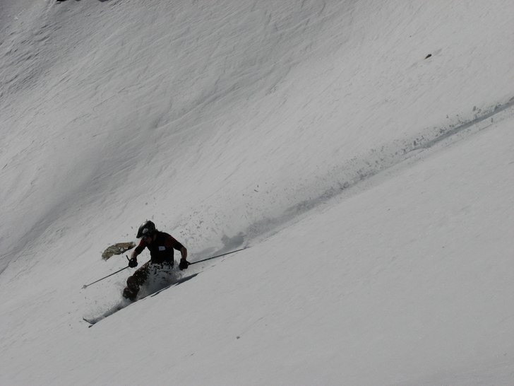Vårskidåkning i Alagna. Foto: Jesper Näsvall. Åkare: Gabriel Riva.