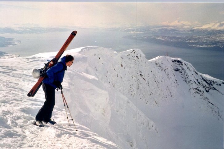 Vägval nedför Mörkhåla i Narvik. Foto: Erik Johansson. Åkare: Mikael Åsell.