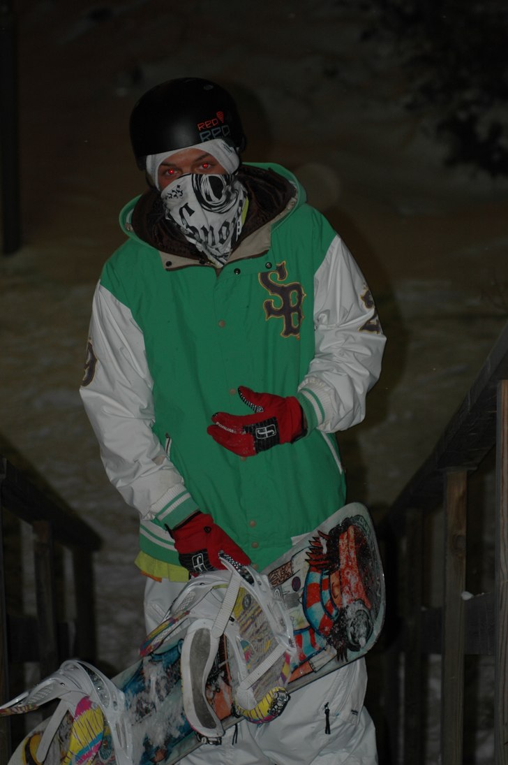 psssst psssssssst "lek gängstäääärh&quot. Foto: Daniel Nemet. Åkare: Emil Hagberg.