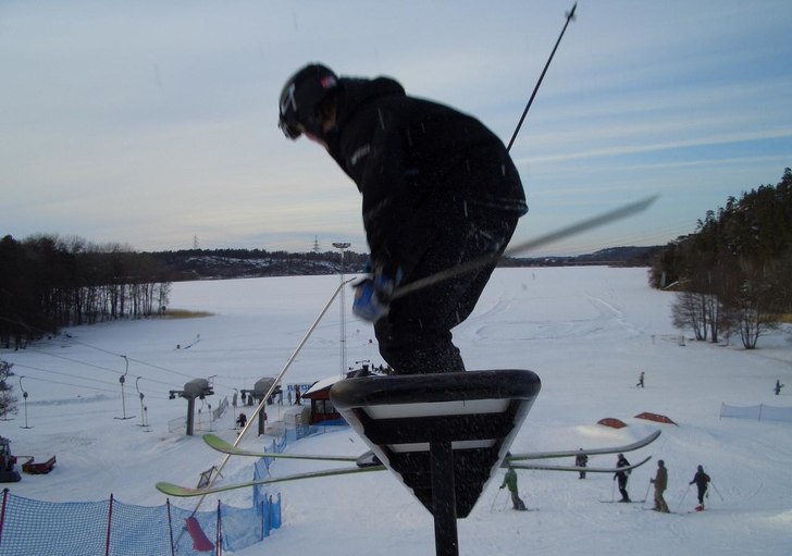 Tar flat down railen! Daniel ligger i gapet och pl. Foto: Daniel Lebréus (dann-e). Åkare: Markus Andersson.