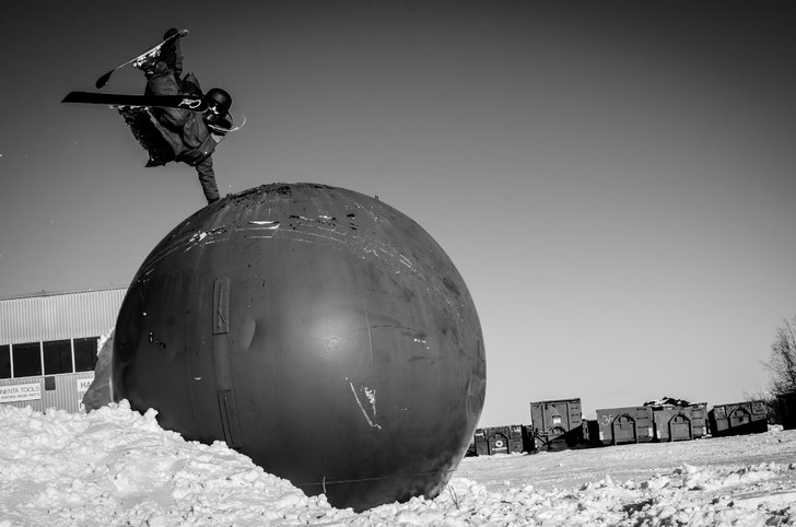 @jVitblom tar sig an ett känt spot i Kiruna, blue.