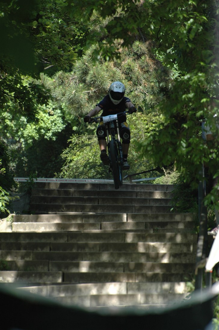 Hamnade på en downhill tävling när jag var i Bu. Foto: Markus Bro. Åkare: Okänd.